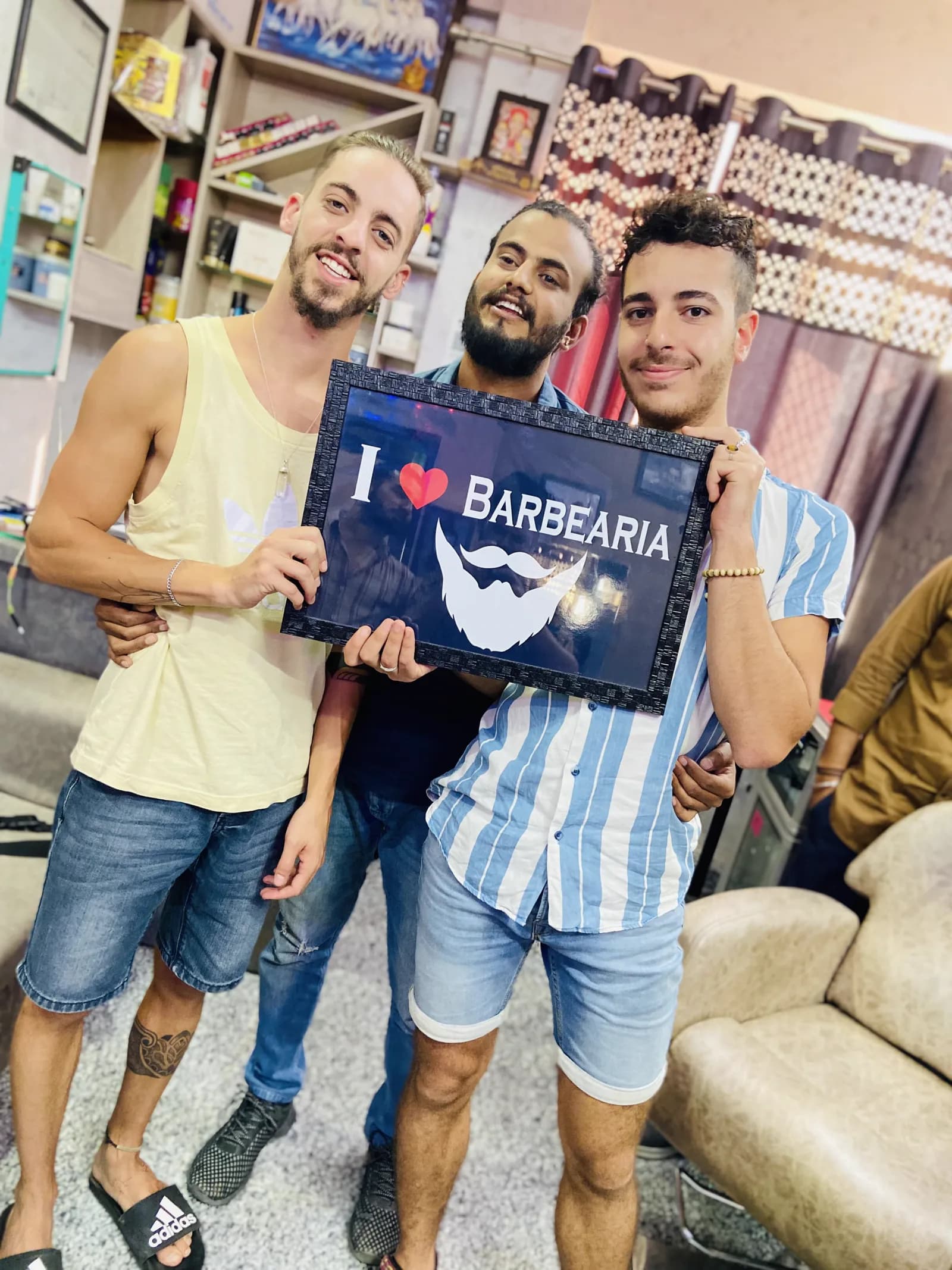 Guests holding an I love Barbearia sign